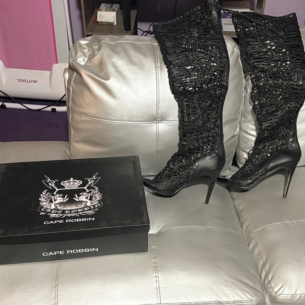 Cape Robbin Black Textured Heeled Boots